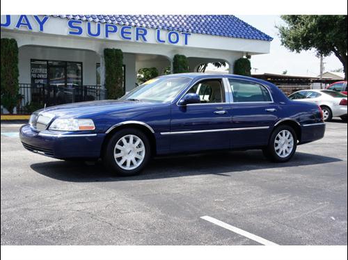 Lincoln Town Car 2010 photo 4