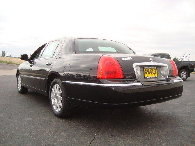 Lincoln Town Car 2011 photo 1