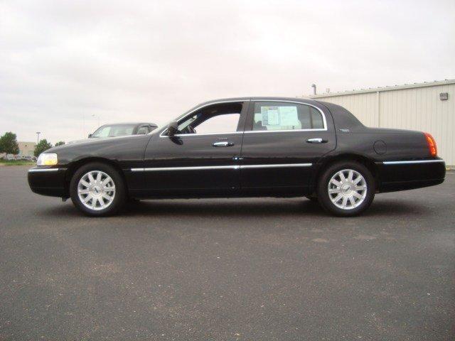 Lincoln Town Car DOWN 4.9 WAC Sedan