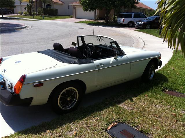 MG MGB 1977 photo 3