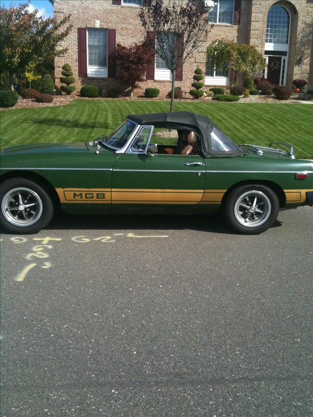 MG MGB 1977 photo 1