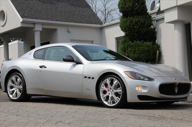 Maserati GranTurismo 2010 photo 2