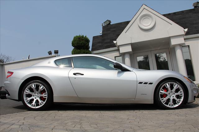 Maserati GranTurismo 2010 photo 5