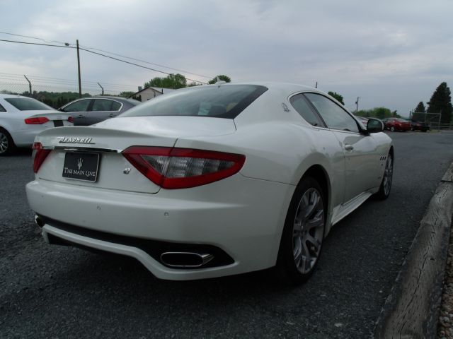 Maserati GranTurismo 2010 photo 11