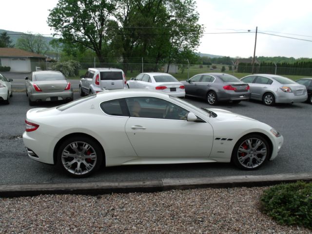 Maserati GranTurismo 2010 photo 12