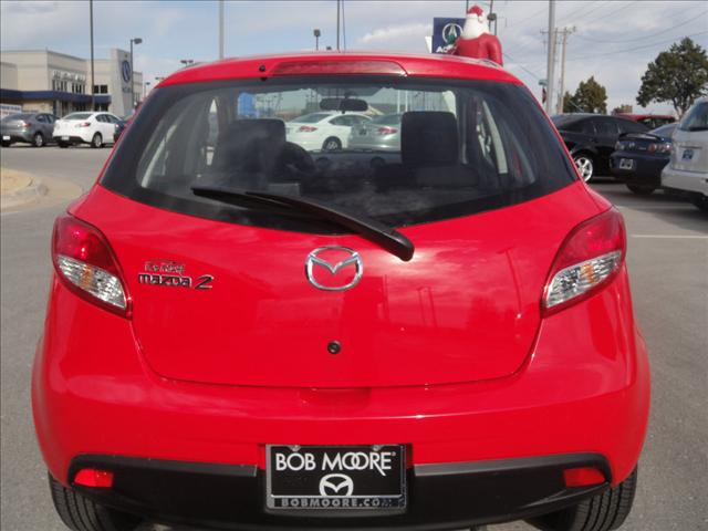 Mazda 2 2011 photo 3