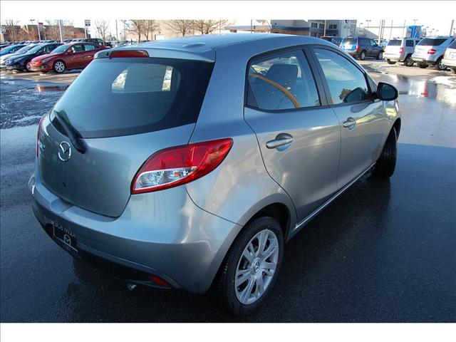 Mazda 2 2011 photo 2