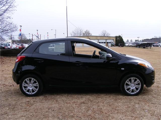 Mazda 2 2011 photo 1