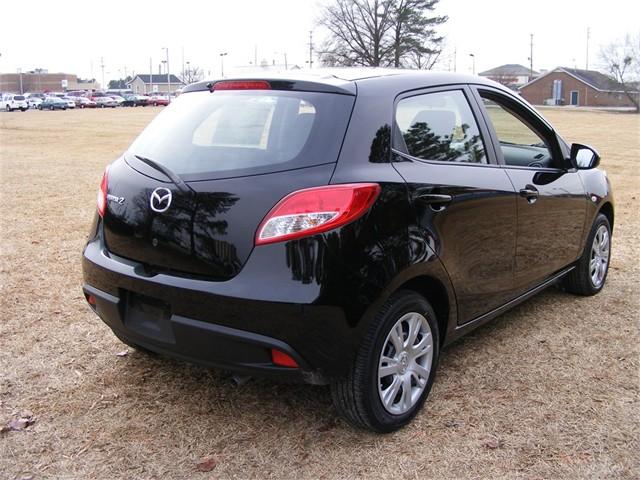 Mazda 2 2011 photo 2