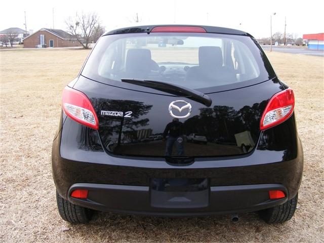 Mazda 2 2011 photo 3