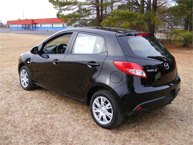 Mazda 2 2011 photo 4