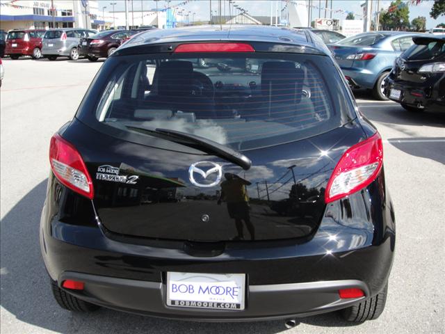 Mazda 2 2011 photo 2