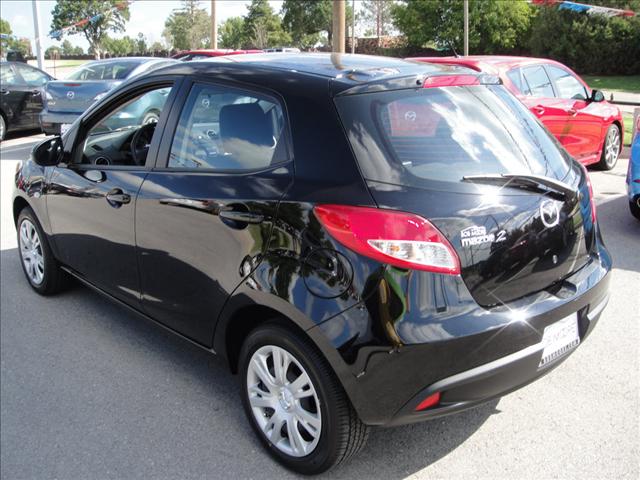 Mazda 2 2011 photo 3