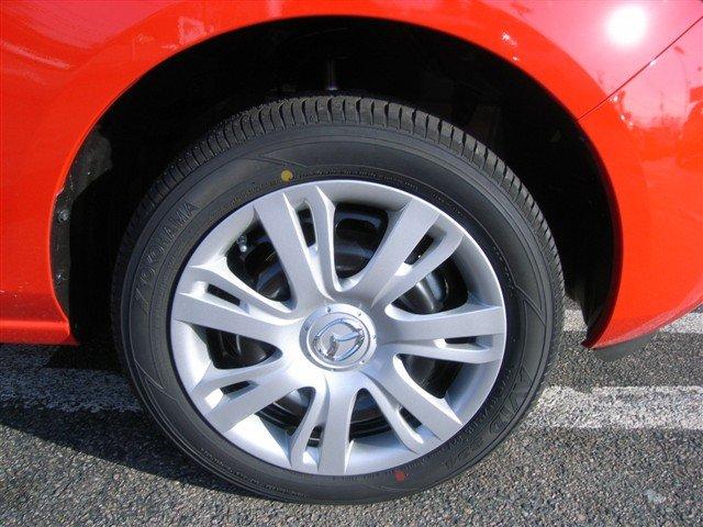 Mazda 2 2011 photo 2