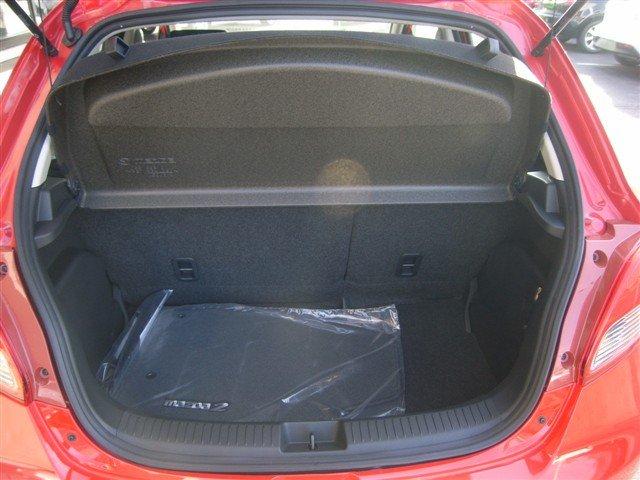 Mazda 2 2011 photo 5