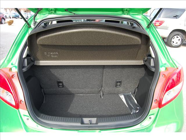 Mazda 2 2011 photo 4