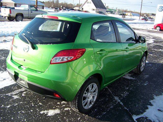 Mazda 2 2011 photo 4