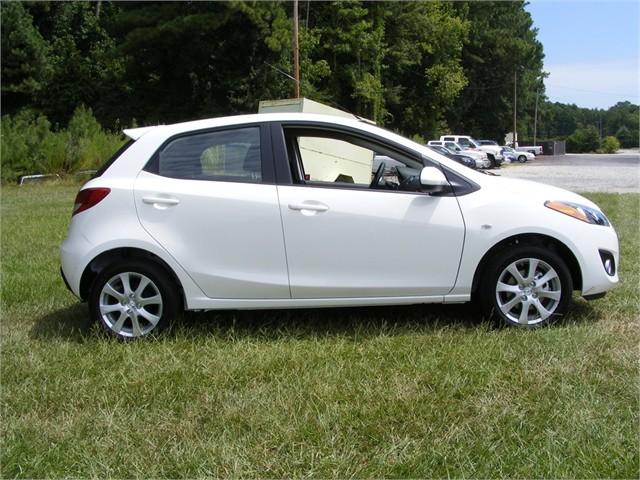 Mazda 2 2011 photo 1