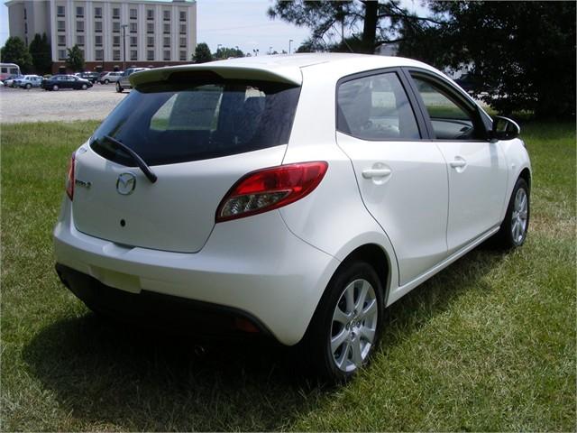 Mazda 2 2011 photo 2