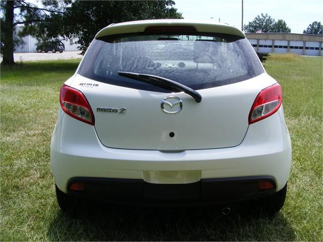 Mazda 2 2011 photo 3