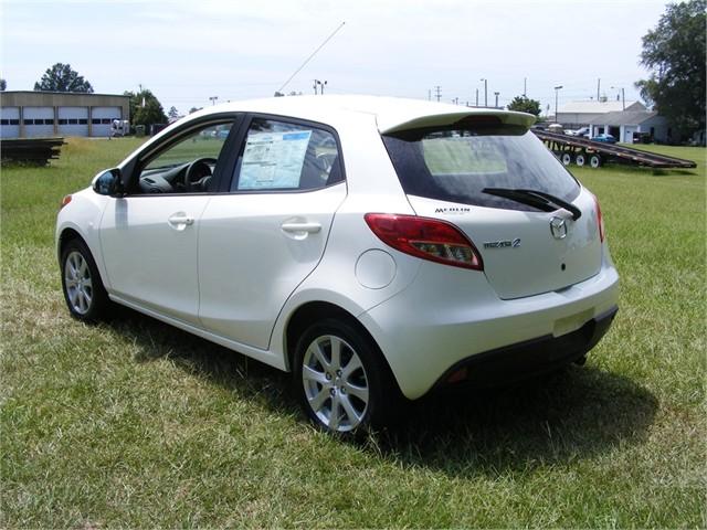 Mazda 2 2011 photo 4