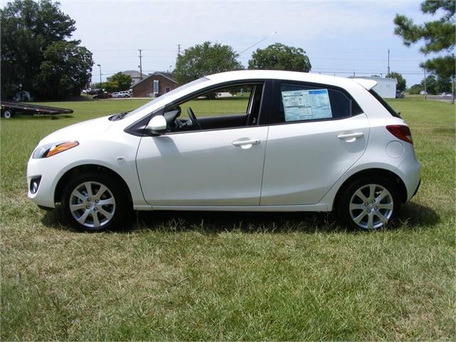 Mazda 2 2011 photo 5