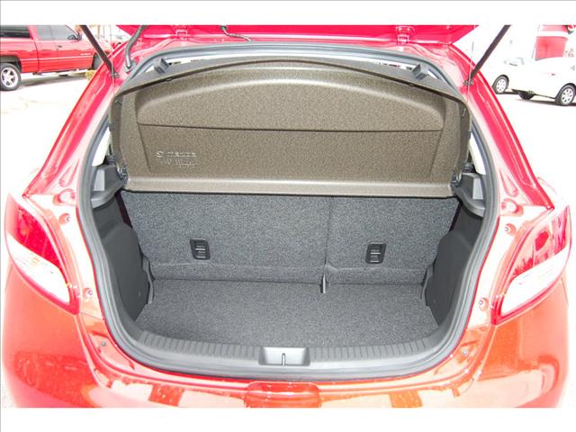 Mazda 2 2011 photo 4