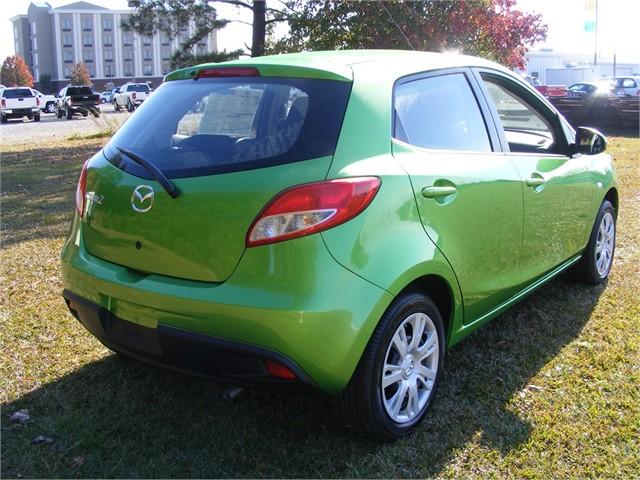 Mazda 2 2011 photo 2