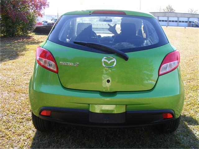 Mazda 2 2011 photo 3