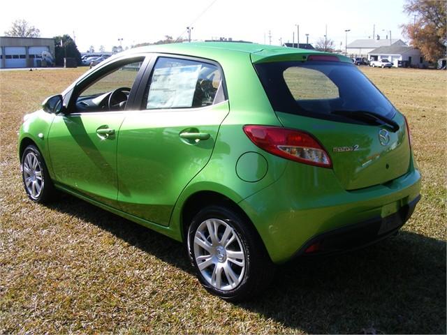 Mazda 2 2011 photo 4