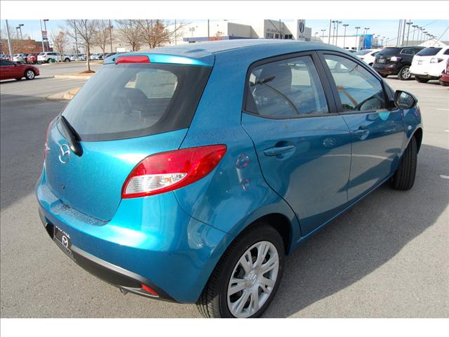 Mazda 2 2011 photo 2