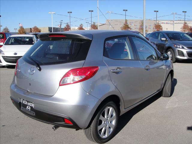 Mazda 2 2011 photo 2