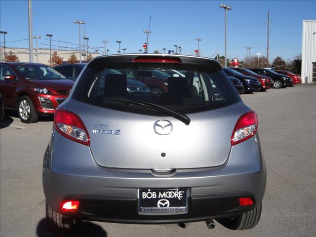 Mazda 2 2011 photo 3