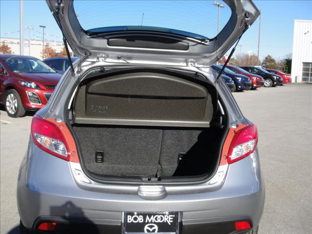 Mazda 2 2011 photo 4