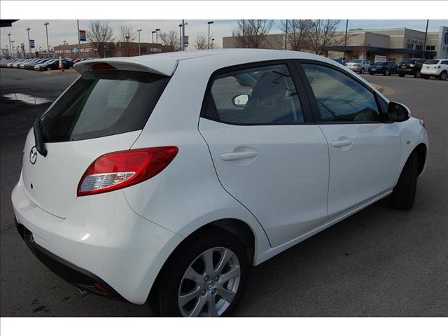 Mazda 2 2011 photo 2