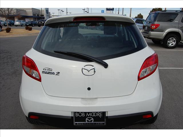 Mazda 2 2011 photo 3