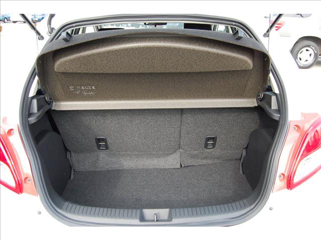 Mazda 2 2011 photo 4