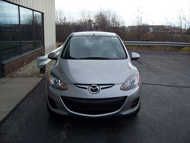 Mazda 2 2011 photo 2