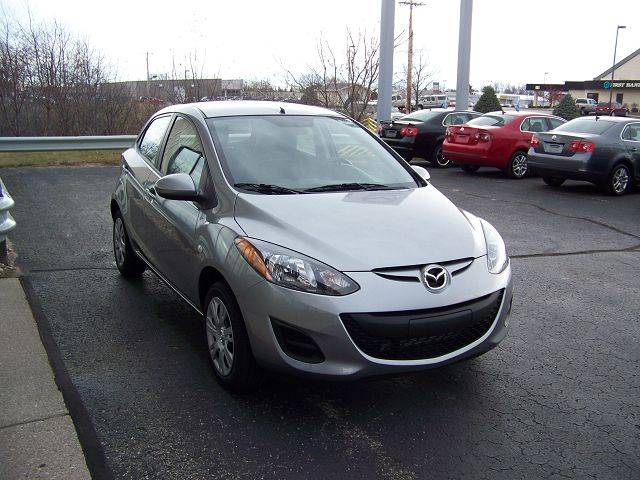 Mazda 2 2011 photo 3