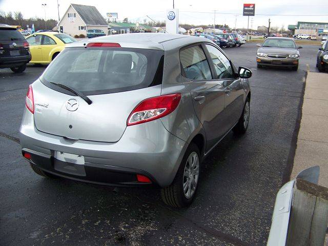 Mazda 2 2011 photo 4