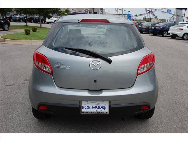 Mazda 2 2011 photo 3