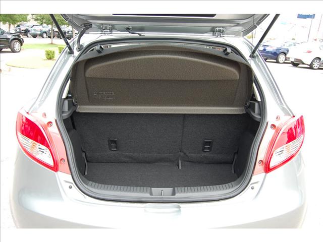 Mazda 2 2011 photo 4