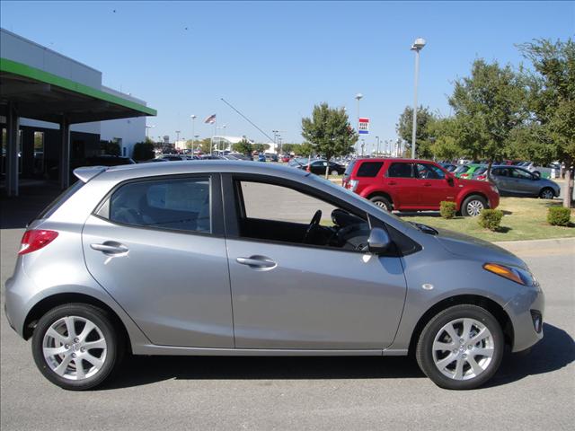 Mazda 2 2011 photo 1