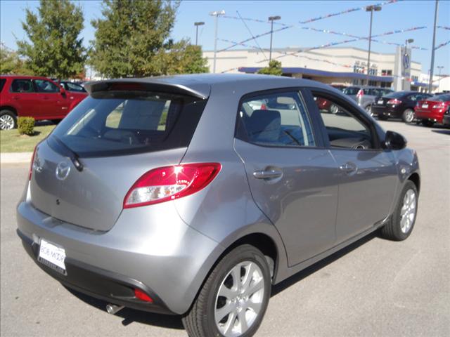 Mazda 2 2011 photo 2