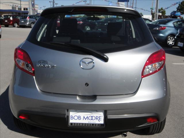 Mazda 2 2011 photo 3