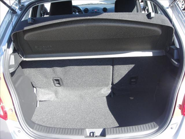 Mazda 2 2011 photo 4