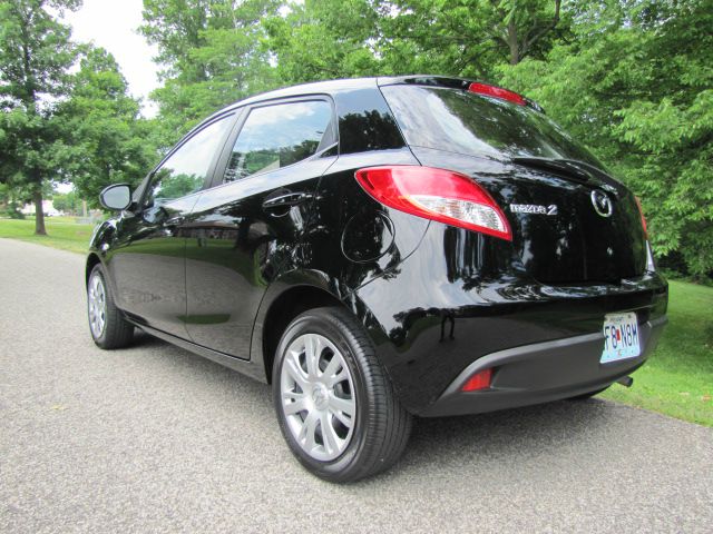 Mazda 2 2012 photo 3