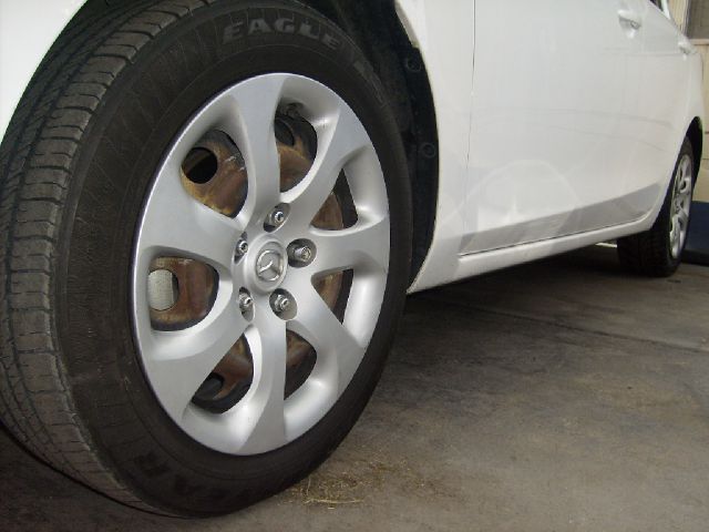 Mazda 3 2010 photo 2