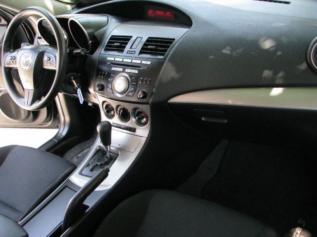 Mazda 3 2011 photo 21