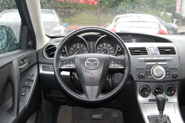 Mazda 3 2011 photo 4